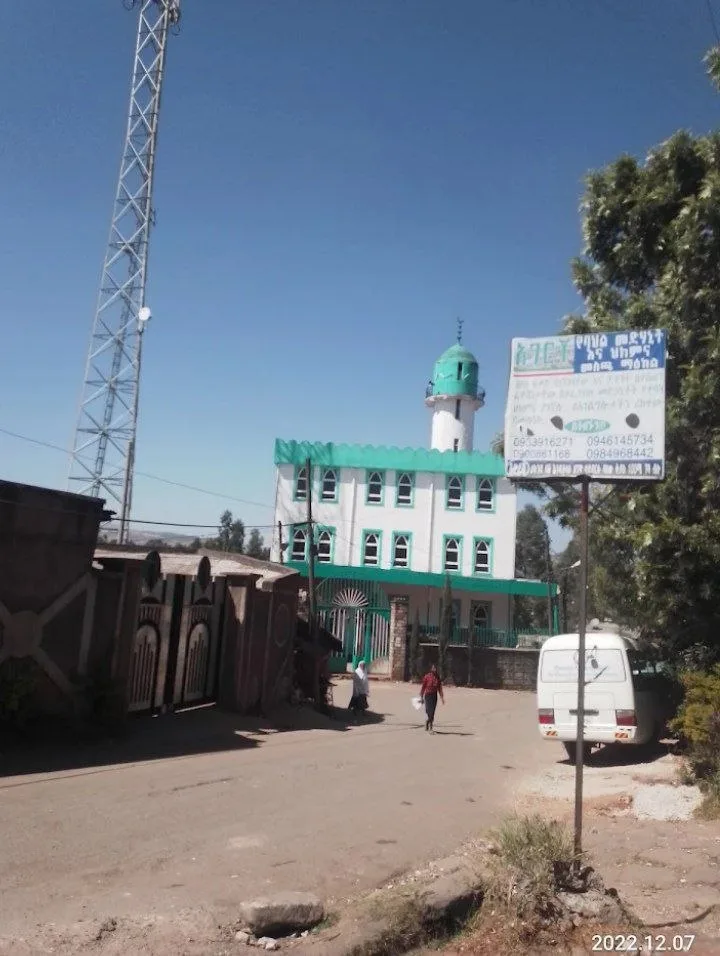 Street approach to Aqsa Mosque in Kolfe