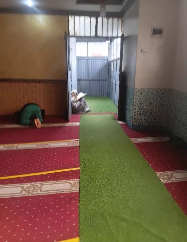 Prayer area inside Ayub Masjid
