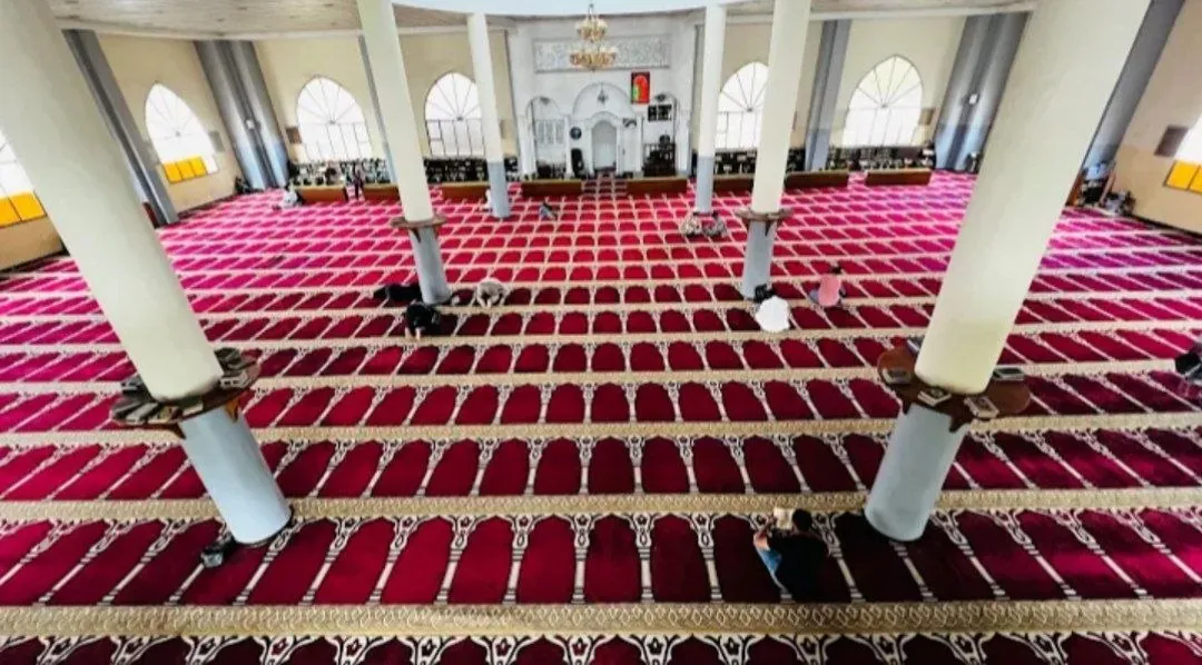 Prayer hall interior at Gurd Shola Mosque