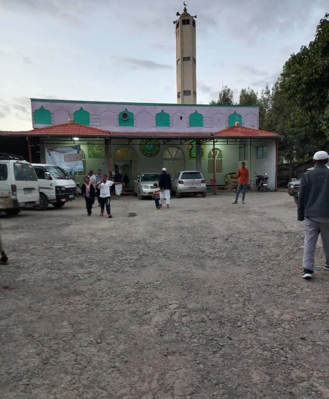 Courtyard and exterior of Miftah Mosque in Ayer Tena