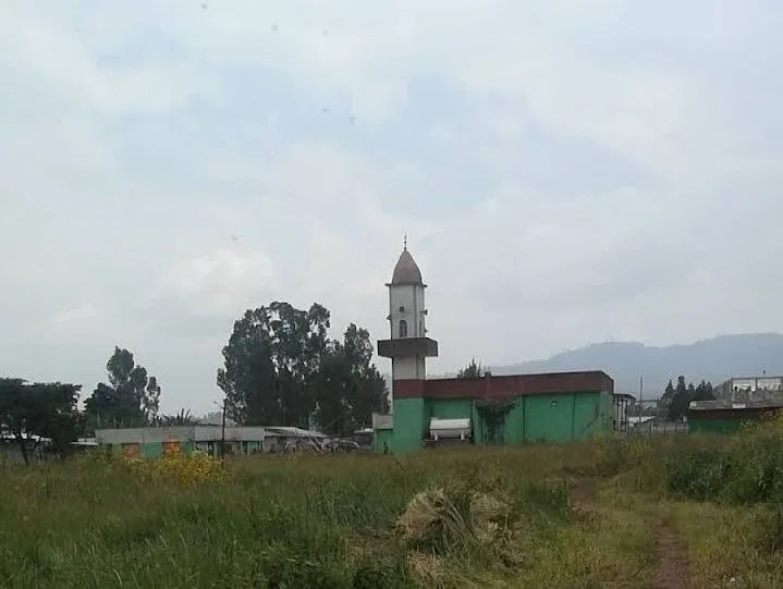 Umar Ibn Abdulaziz Mesjid and minaret in Lafto