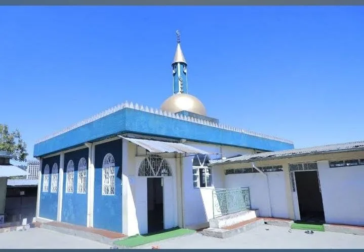 Blue exterior and minaret of Wele Mohammed Mosque