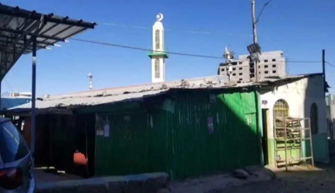 Street-level exterior of Welo Sefer Mosque